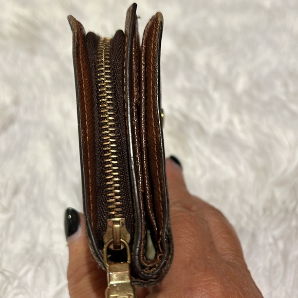 Louis Vuitton Monogram Zip Around Wallet - Picture 3 of 10